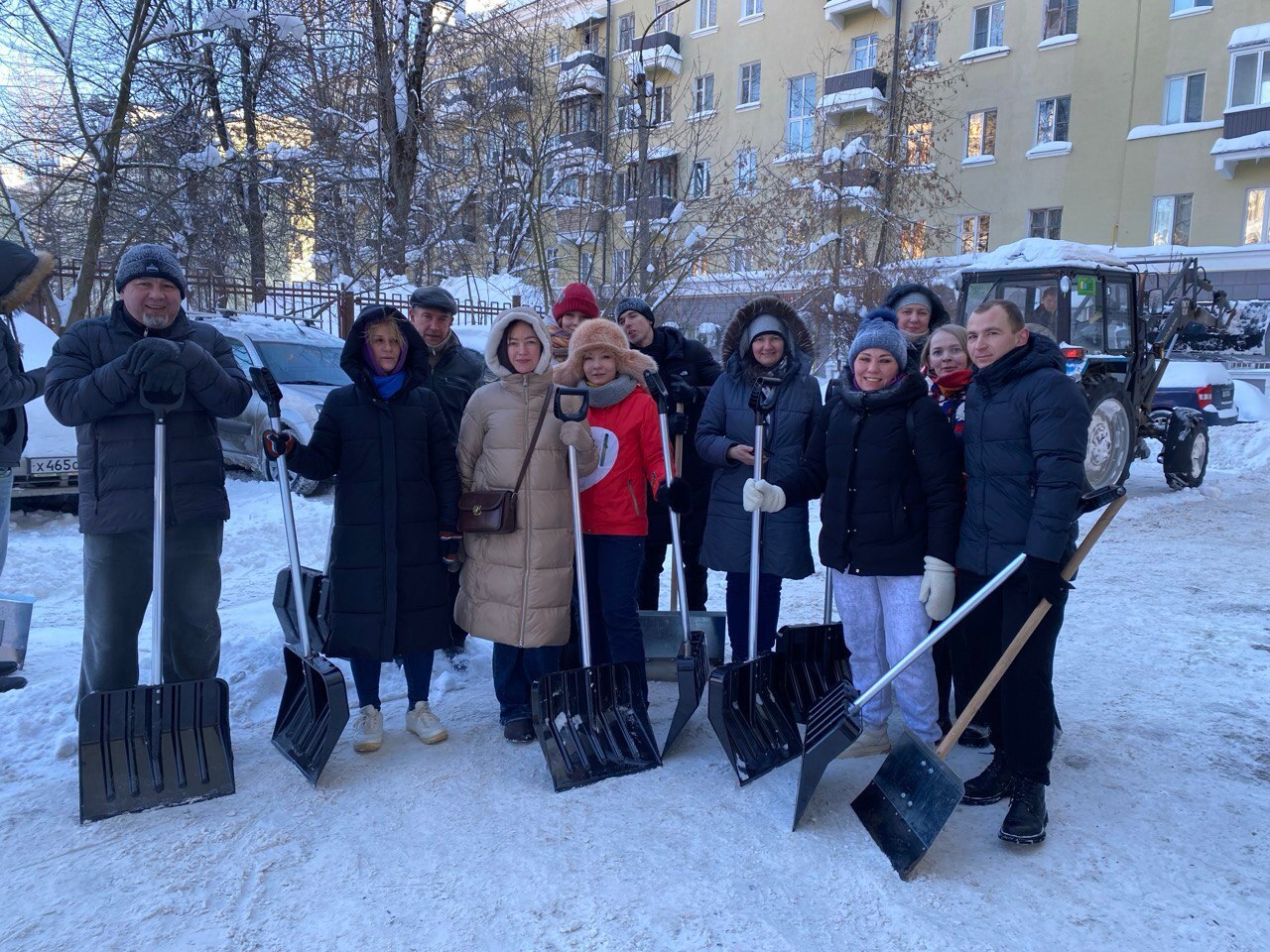  Сотрудники МФЦ Балашихи на городском субботнике 